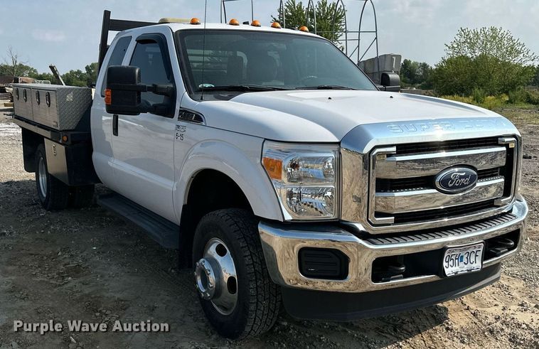 image for item DS6354 2015 Ford F350 Super Duty  SuperCab flatbed pickup truck