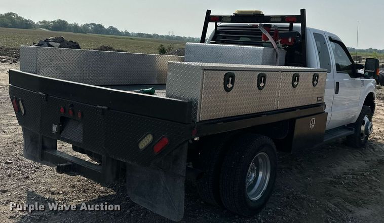 image for item DS6354 2015 Ford F350 Super Duty  SuperCab flatbed pickup truck