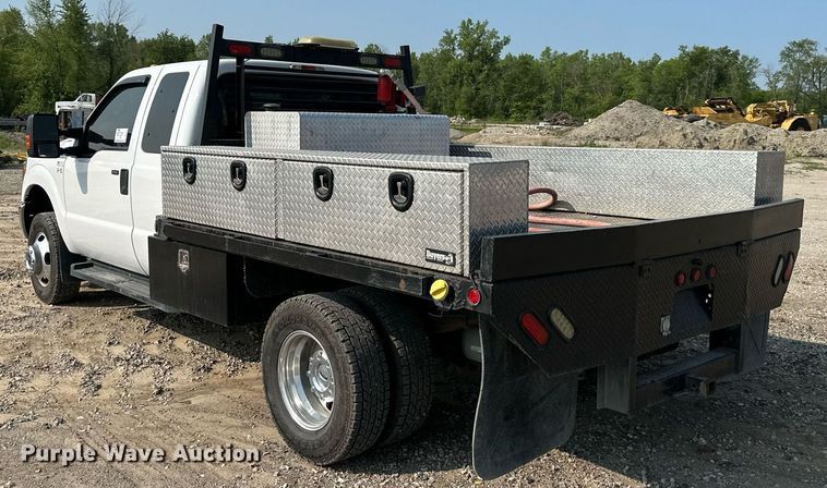 image for item DS6354 2015 Ford F350 Super Duty  SuperCab flatbed pickup truck