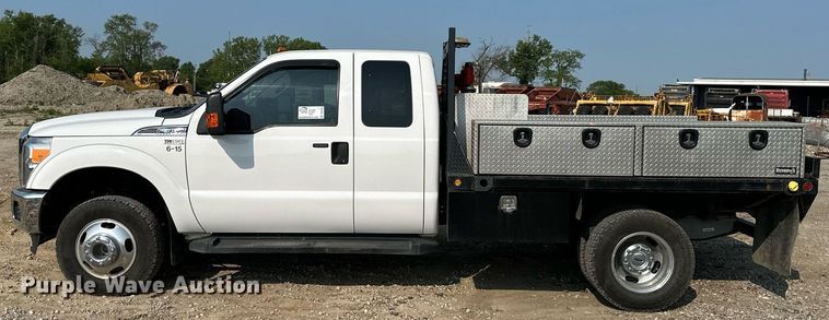 image for item DS6354 2015 Ford F350 Super Duty  SuperCab flatbed pickup truck