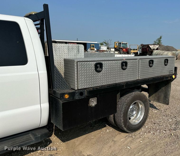 image for item DS6354 2015 Ford F350 Super Duty  SuperCab flatbed pickup truck