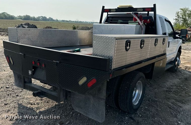 image for item DS6354 2015 Ford F350 Super Duty  SuperCab flatbed pickup truck