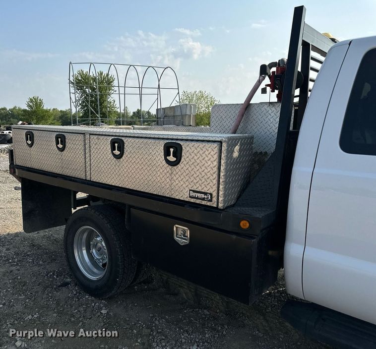image for item DS6354 2015 Ford F350 Super Duty  SuperCab flatbed pickup truck