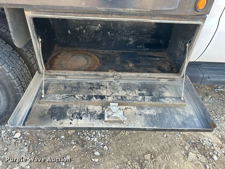 image for item DS6354 2015 Ford F350 Super Duty  SuperCab flatbed pickup truck