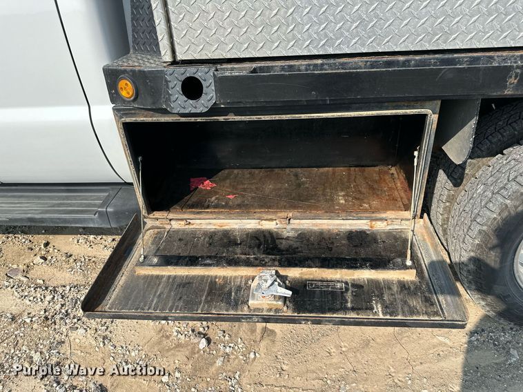 image for item DS6354 2015 Ford F350 Super Duty  SuperCab flatbed pickup truck