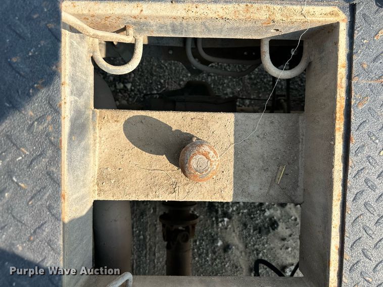 image for item DS6354 2015 Ford F350 Super Duty  SuperCab flatbed pickup truck