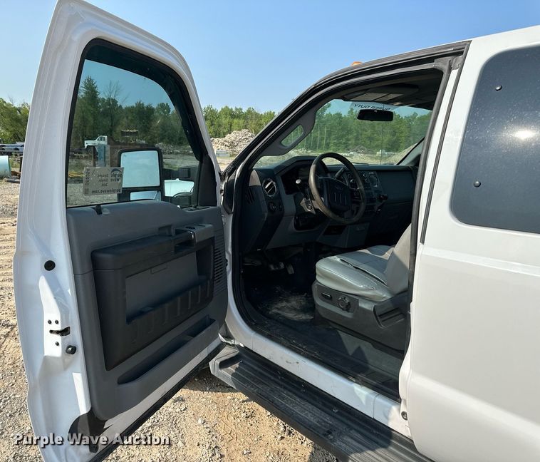 image for item DS6354 2015 Ford F350 Super Duty  SuperCab flatbed pickup truck