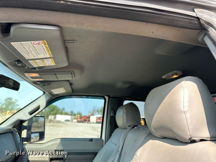 image for item DS6354 2015 Ford F350 Super Duty  SuperCab flatbed pickup truck