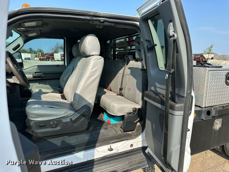 image for item DS6354 2015 Ford F350 Super Duty  SuperCab flatbed pickup truck