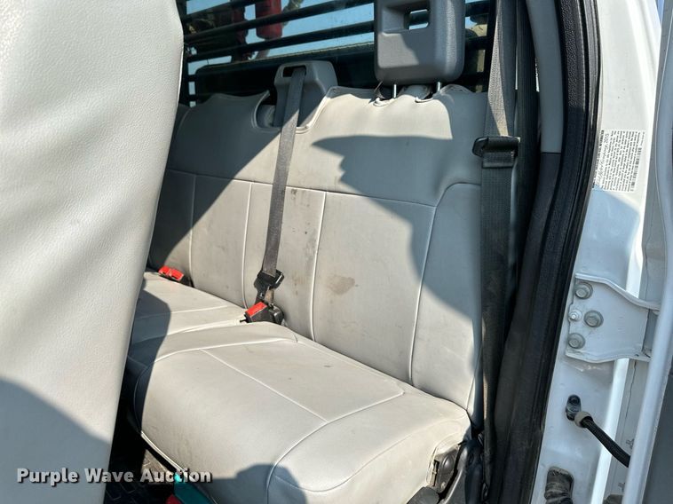 image for item DS6354 2015 Ford F350 Super Duty  SuperCab flatbed pickup truck