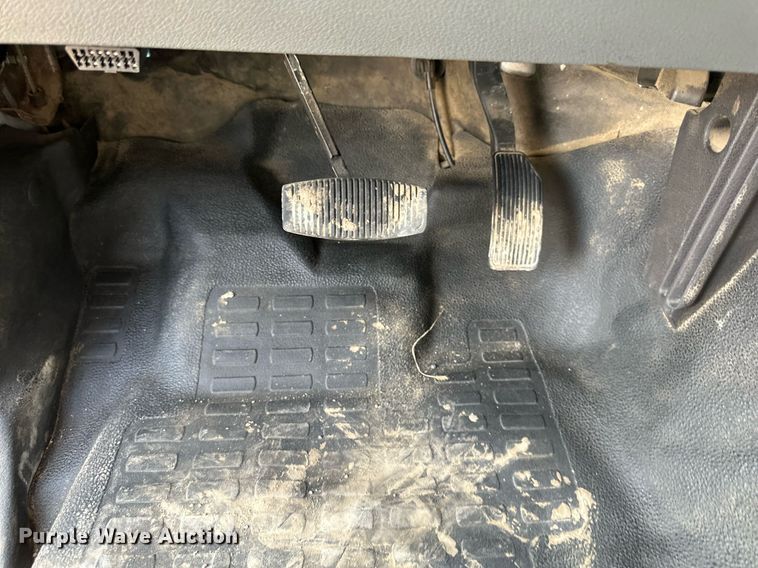 image for item DS6354 2015 Ford F350 Super Duty  SuperCab flatbed pickup truck