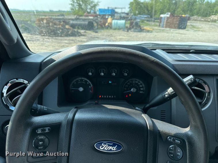 image for item DS6354 2015 Ford F350 Super Duty  SuperCab flatbed pickup truck