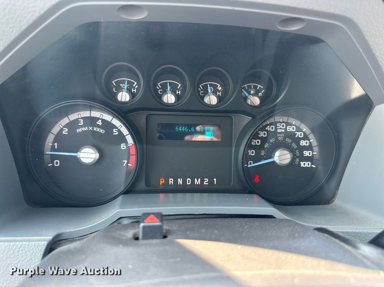 image for item DS6354 2015 Ford F350 Super Duty  SuperCab flatbed pickup truck