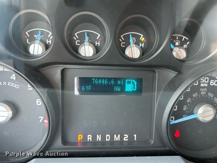 image for item DS6354 2015 Ford F350 Super Duty  SuperCab flatbed pickup truck