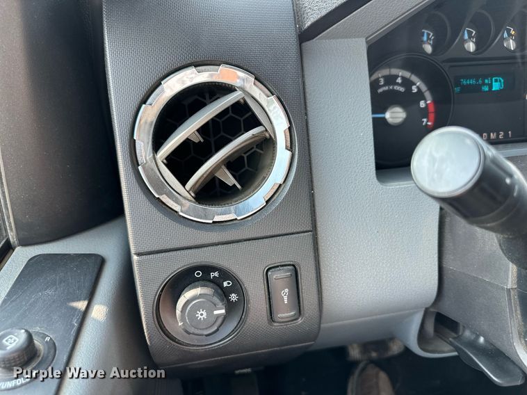 image for item DS6354 2015 Ford F350 Super Duty  SuperCab flatbed pickup truck