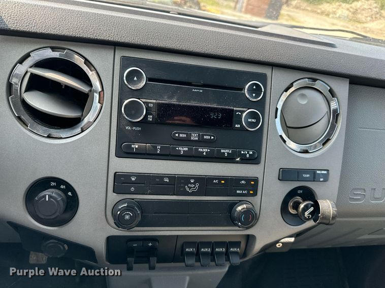 image for item DS6354 2015 Ford F350 Super Duty  SuperCab flatbed pickup truck