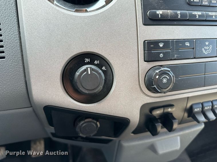 image for item DS6354 2015 Ford F350 Super Duty  SuperCab flatbed pickup truck