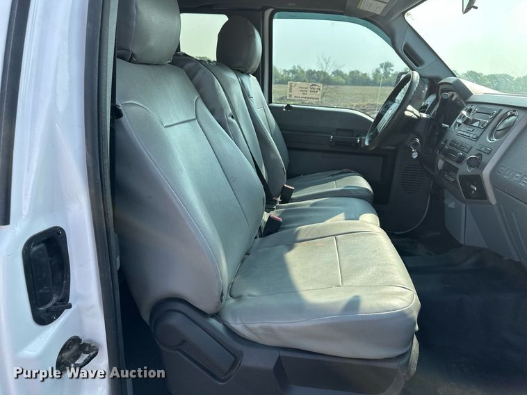 image for item DS6354 2015 Ford F350 Super Duty  SuperCab flatbed pickup truck