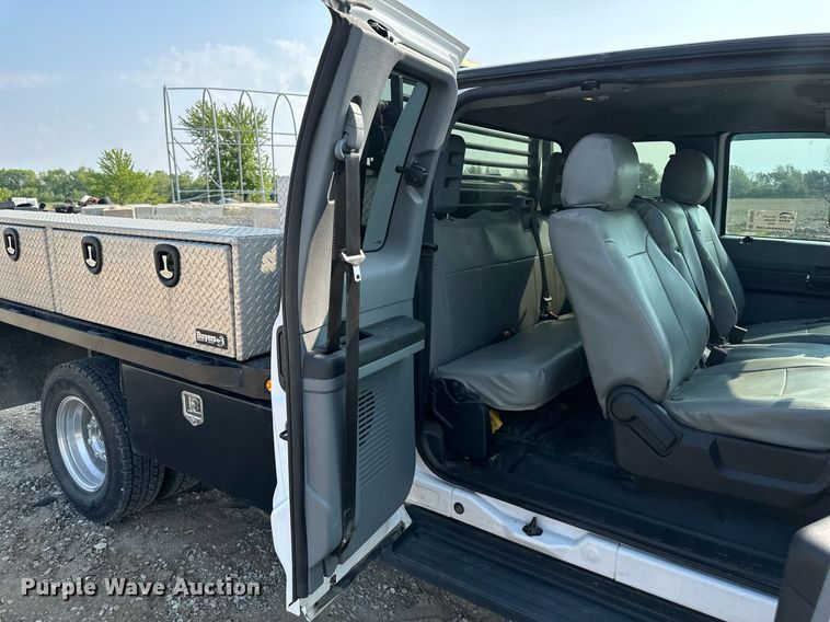 image for item DS6354 2015 Ford F350 Super Duty  SuperCab flatbed pickup truck