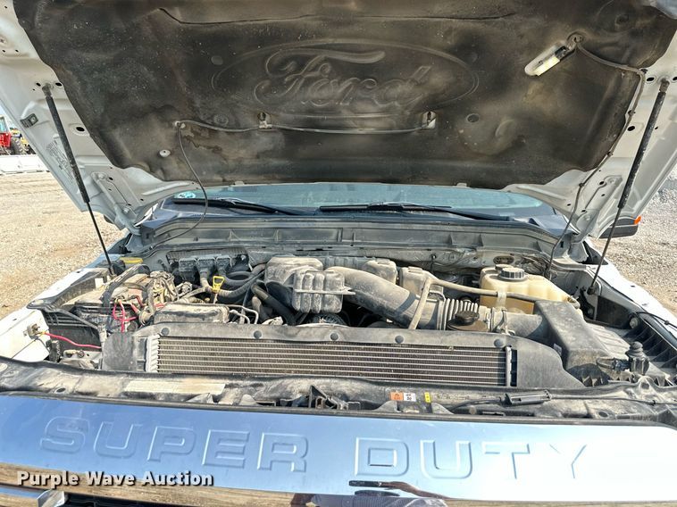 image for item DS6354 2015 Ford F350 Super Duty  SuperCab flatbed pickup truck