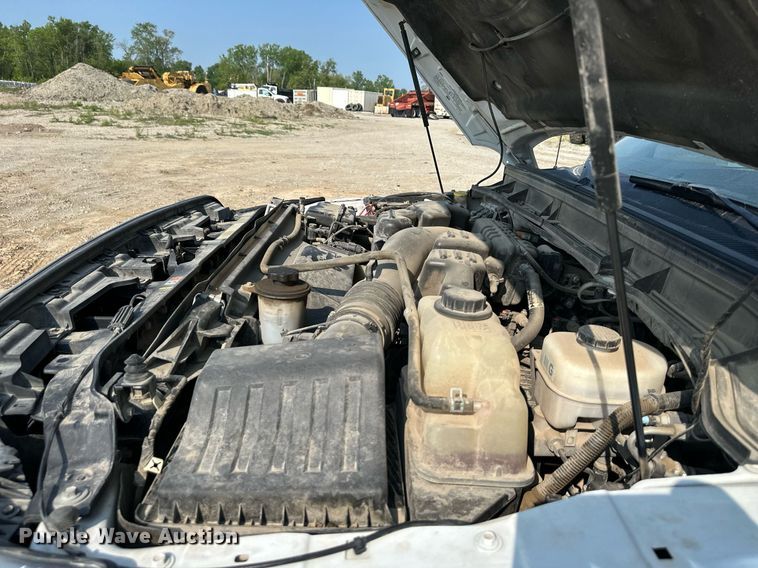 image for item DS6354 2015 Ford F350 Super Duty  SuperCab flatbed pickup truck