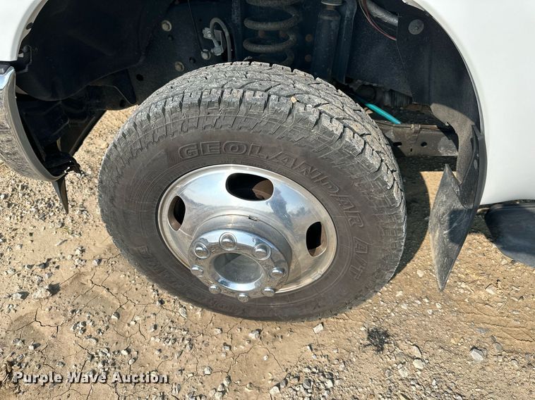 image for item DS6354 2015 Ford F350 Super Duty  SuperCab flatbed pickup truck