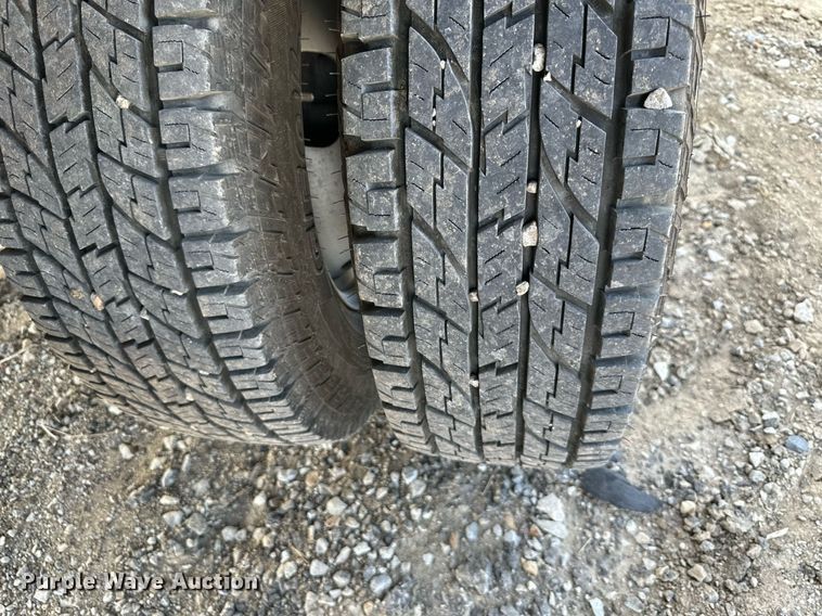 image for item DS6354 2015 Ford F350 Super Duty  SuperCab flatbed pickup truck