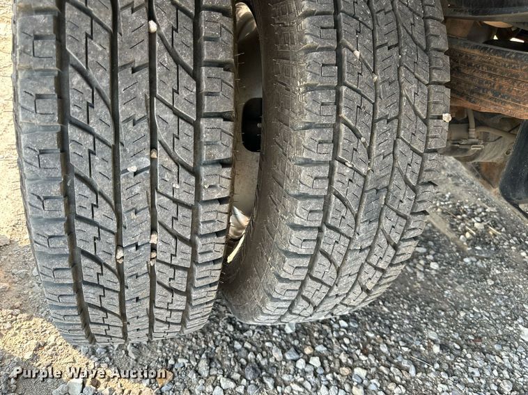 image for item DS6354 2015 Ford F350 Super Duty  SuperCab flatbed pickup truck