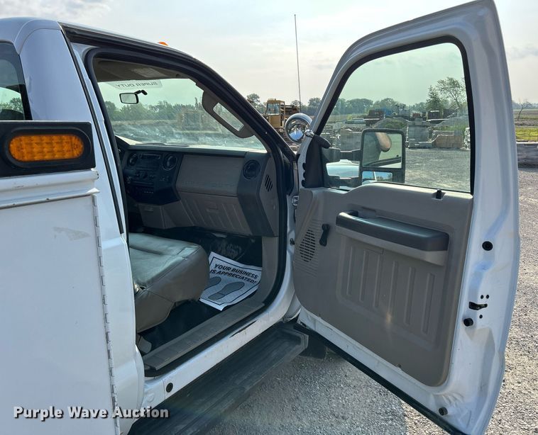 image for item DS6355 2008 Ford F550 Super Duty XL  utility / service truck