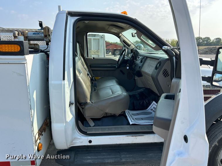 image for item DS6355 2008 Ford F550 Super Duty XL  utility / service truck