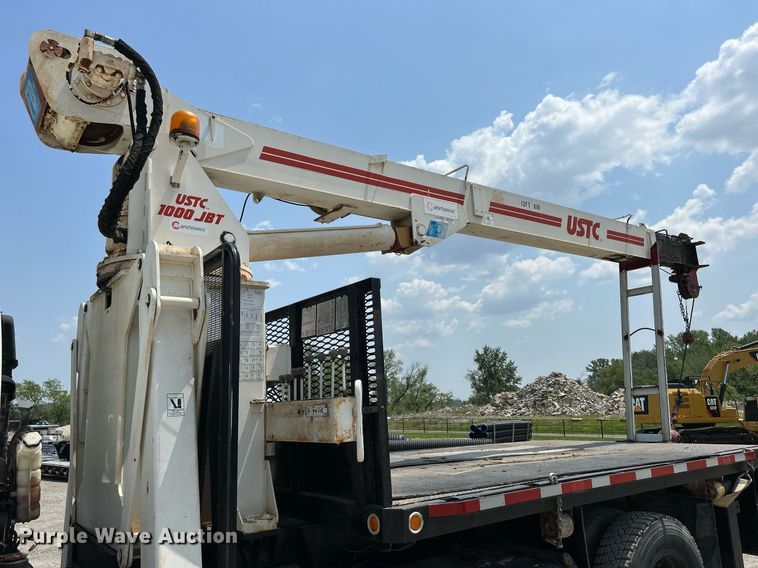 image for item DS6360 2000 Chevrolet T8500  crane truck