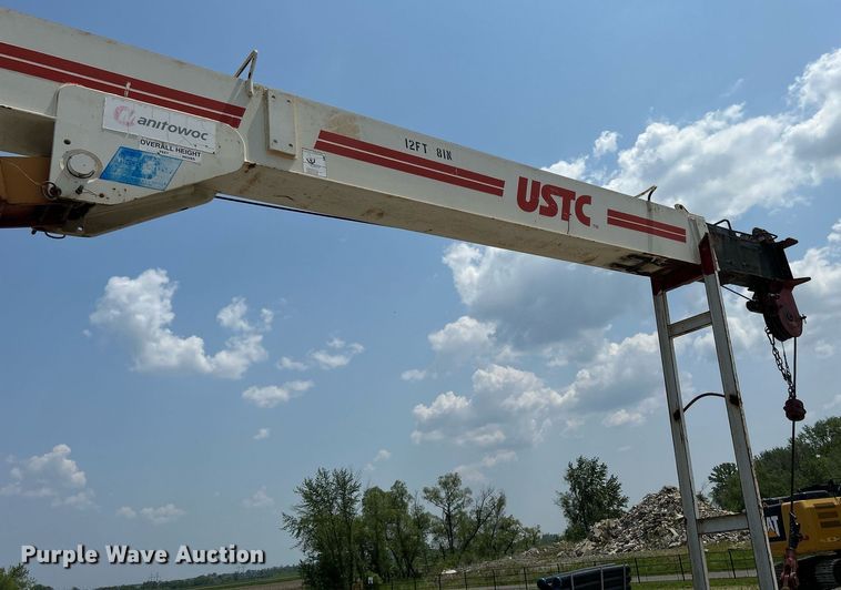 image for item DS6360 2000 Chevrolet T8500  crane truck