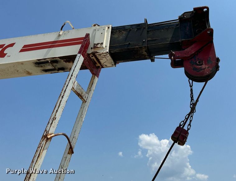 image for item DS6360 2000 Chevrolet T8500  crane truck