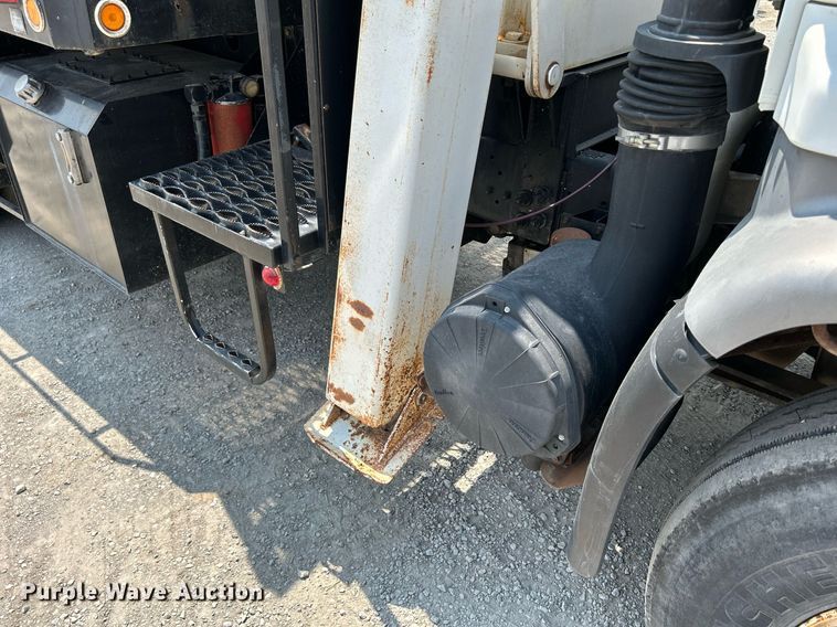 image for item DS6360 2000 Chevrolet T8500  crane truck