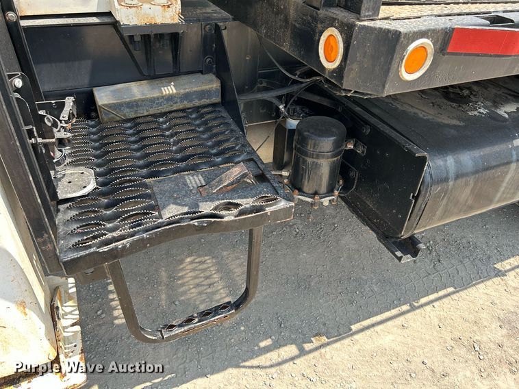 image for item DS6360 2000 Chevrolet T8500  crane truck