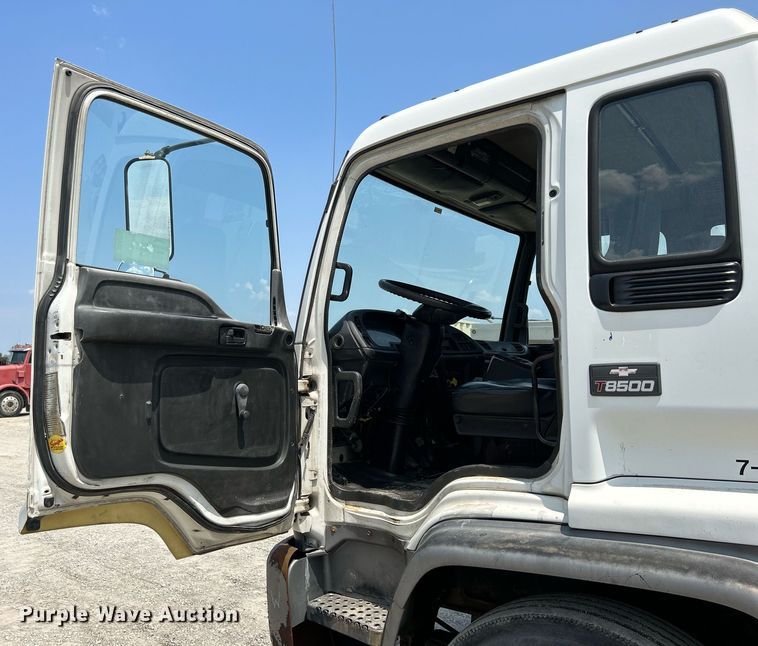 image for item DS6360 2000 Chevrolet T8500  crane truck