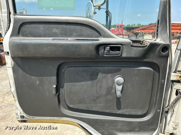 image for item DS6360 2000 Chevrolet T8500  crane truck