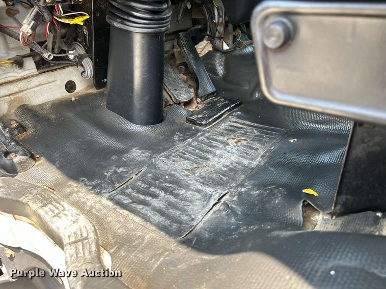 image for item DS6360 2000 Chevrolet T8500  crane truck