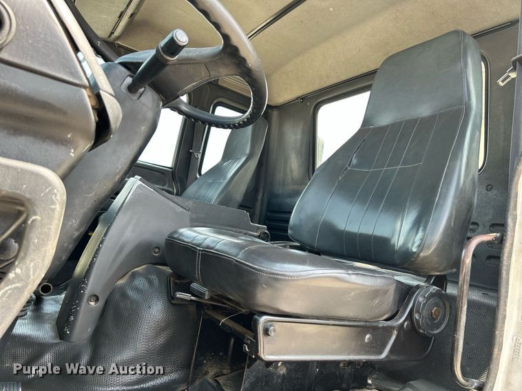 image for item DS6360 2000 Chevrolet T8500  crane truck