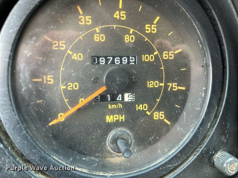 image for item DS6360 2000 Chevrolet T8500  crane truck