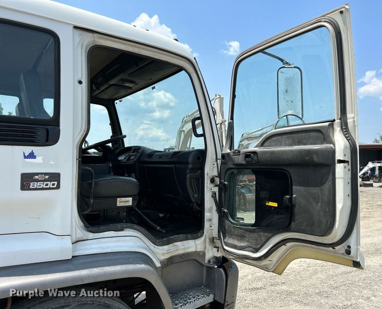 image for item DS6360 2000 Chevrolet T8500  crane truck