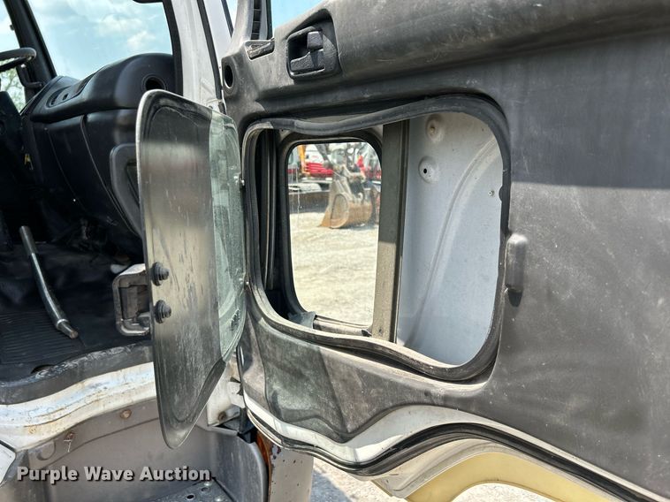 image for item DS6360 2000 Chevrolet T8500  crane truck