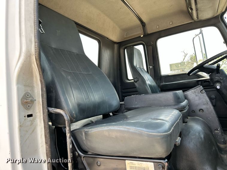 image for item DS6360 2000 Chevrolet T8500  crane truck