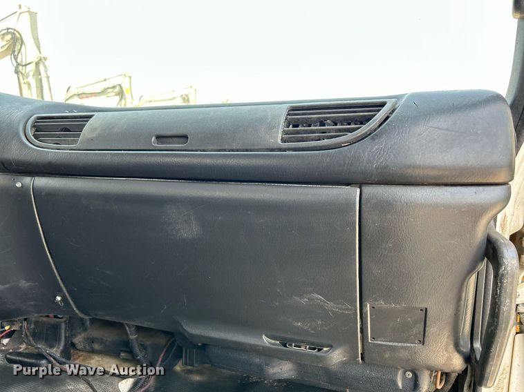 image for item DS6360 2000 Chevrolet T8500  crane truck