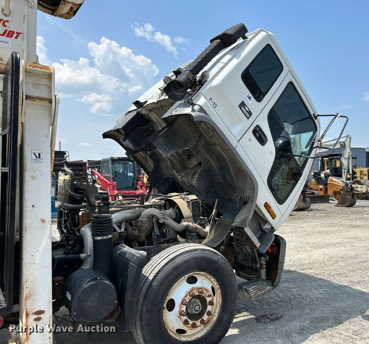 image for item DS6360 2000 Chevrolet T8500  crane truck