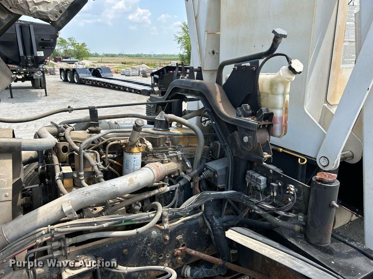 image for item DS6360 2000 Chevrolet T8500  crane truck