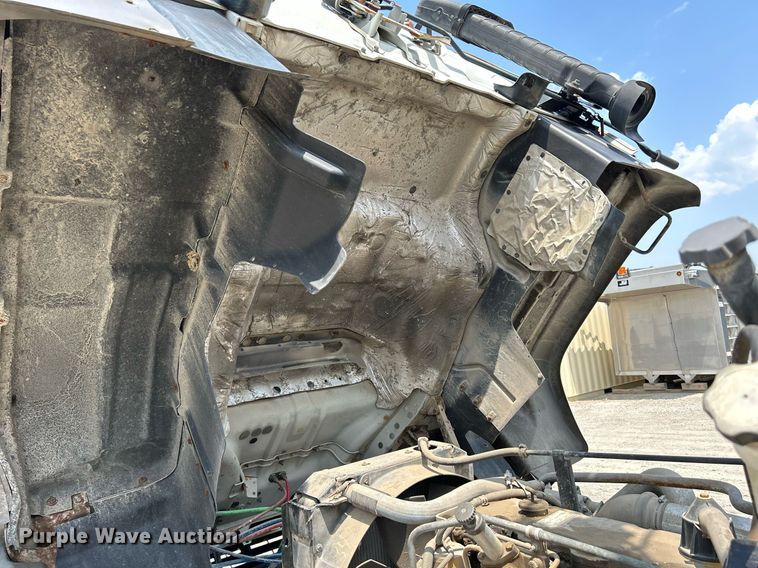 image for item DS6360 2000 Chevrolet T8500  crane truck