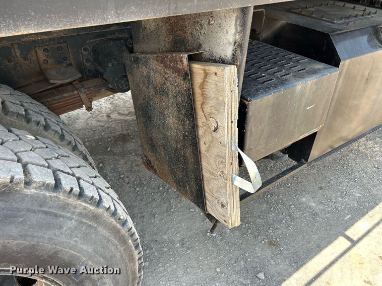 image for item DS6360 2000 Chevrolet T8500  crane truck