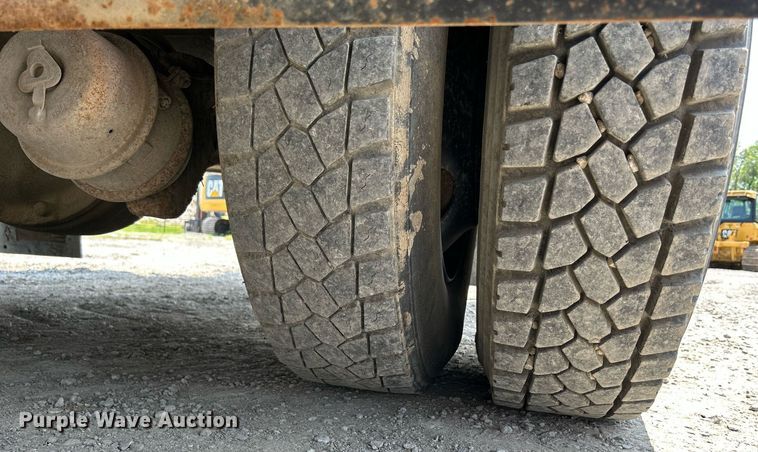 image for item DS6360 2000 Chevrolet T8500  crane truck