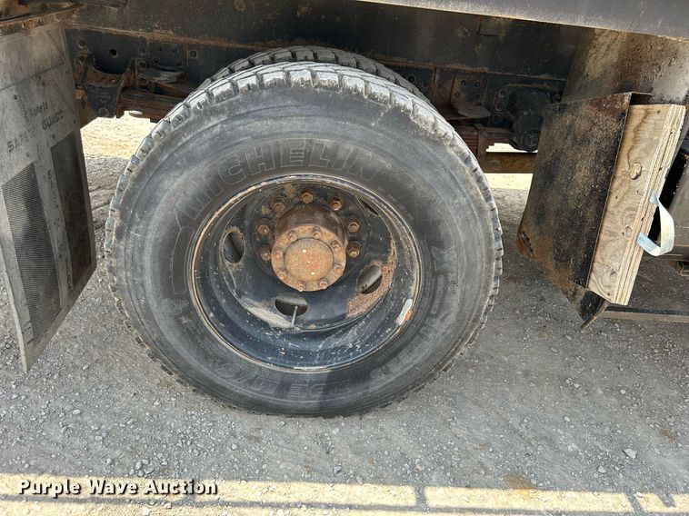 image for item DS6360 2000 Chevrolet T8500  crane truck